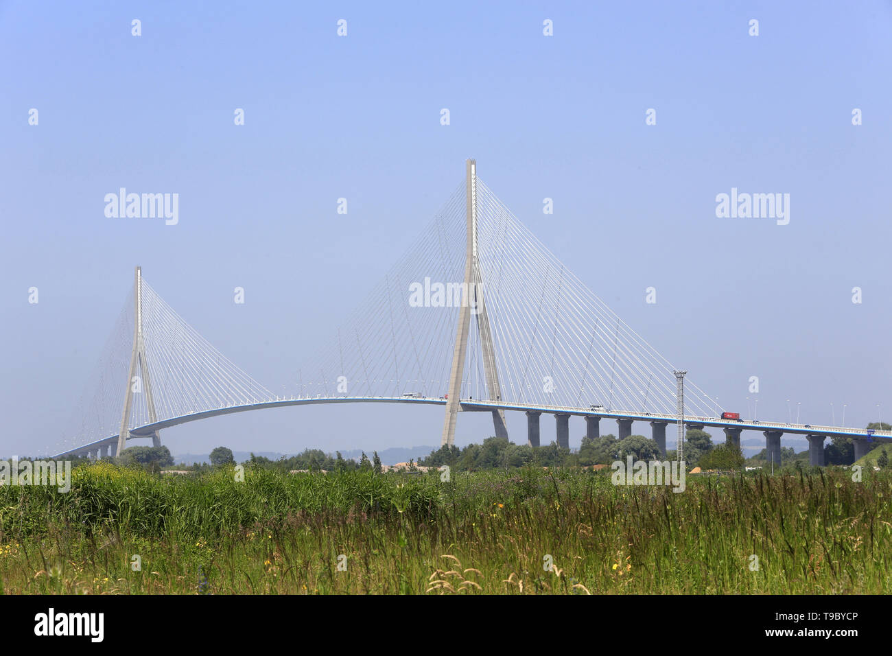 Le pont de Normandie est un Pont à haubans enjambant l'Estuaire de la Seine et le Havre à Honfleur angewiesen. Stockfoto