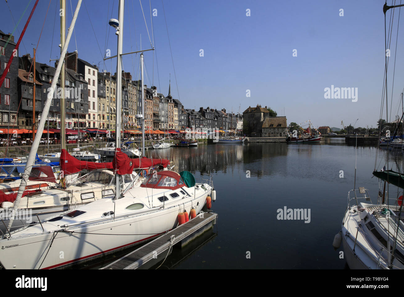Le Vieux Bassin est un Port situé au Centre de la Ville d'Honfleur dans le département français du Calvados en région Normandie. Honfleur. Stockfoto