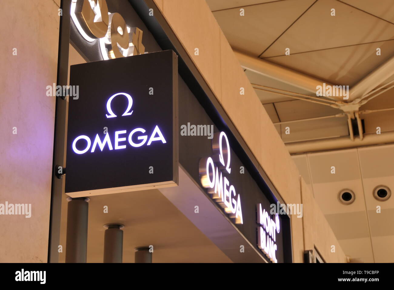 ISTANBUL, Türkei - Dezember 14, 2018: Blick auf die Marke Zeichen der Schweizer Omega Uhren Stockfoto