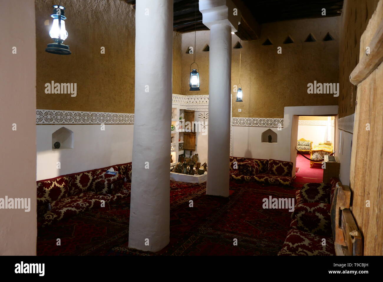 RIYADH, Saudi-Arabien - 16. Dezember 2018: Im Inneren des historischen Al Masmak Museum Stockfoto