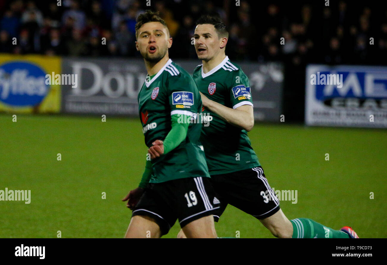 EOGHAN STOKES von Derry City FC feiert seine Strafe Umstellung auf es 2-2 während der airtricity League Befestigung zwischen Dundalk FC & Derry City machen Stockfoto