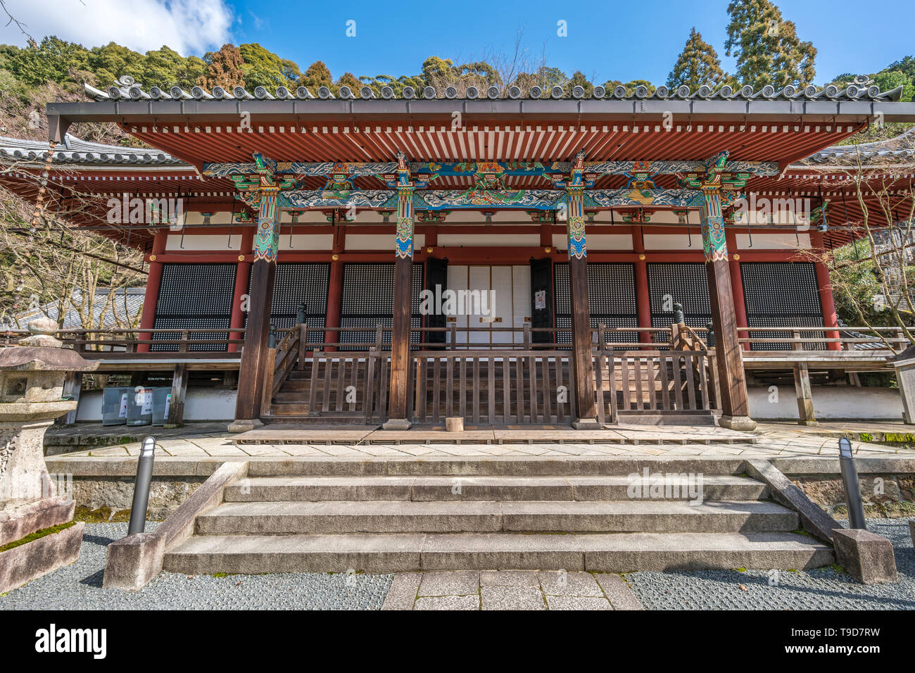 Kyoto, Japan - 8. März 2019: Vorderansicht des Bunte Fassade an Amida-do Hall, Shojuraigousan Muryojuin Eikan Zenrin-ji-Tempel. Stockfoto