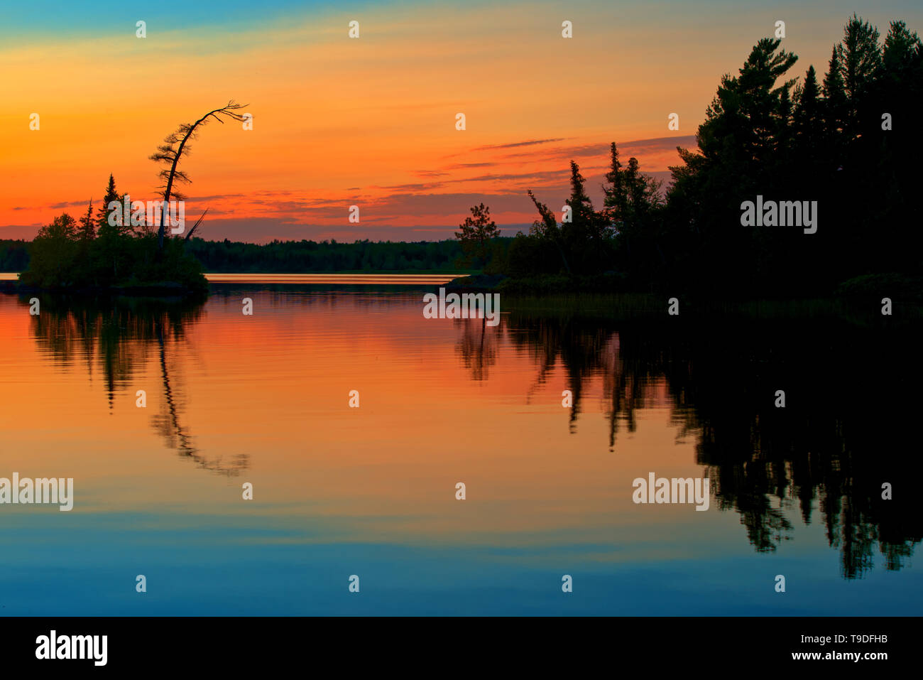 Reflexion über Lac des Sables bei Sonnenuntergang Belleterre Quebec Kanada Stockfoto Reflexion über Lac des Sables bei Sonnenuntergang Belleterre Quebec Kanada Stockfoto