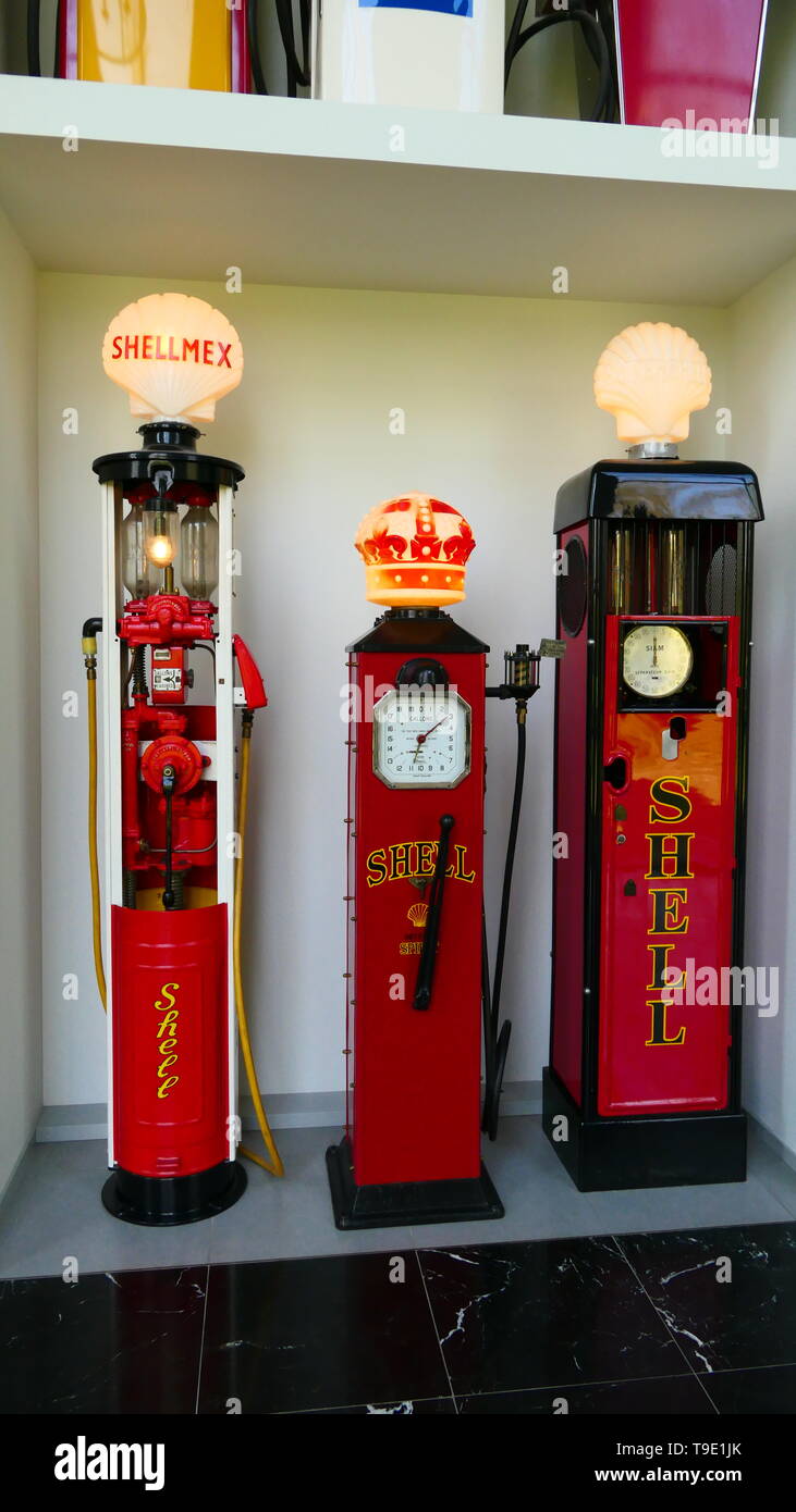 Den Haag, Niederlande - 21 April, 2019: eine Sammlung von historischen und alten Tankstellen, in der berühmten Louwman Museum Stockfoto