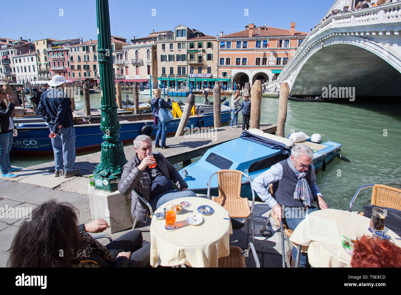 Menschenmassen Restaurant in Venedig, Italien Stockfoto