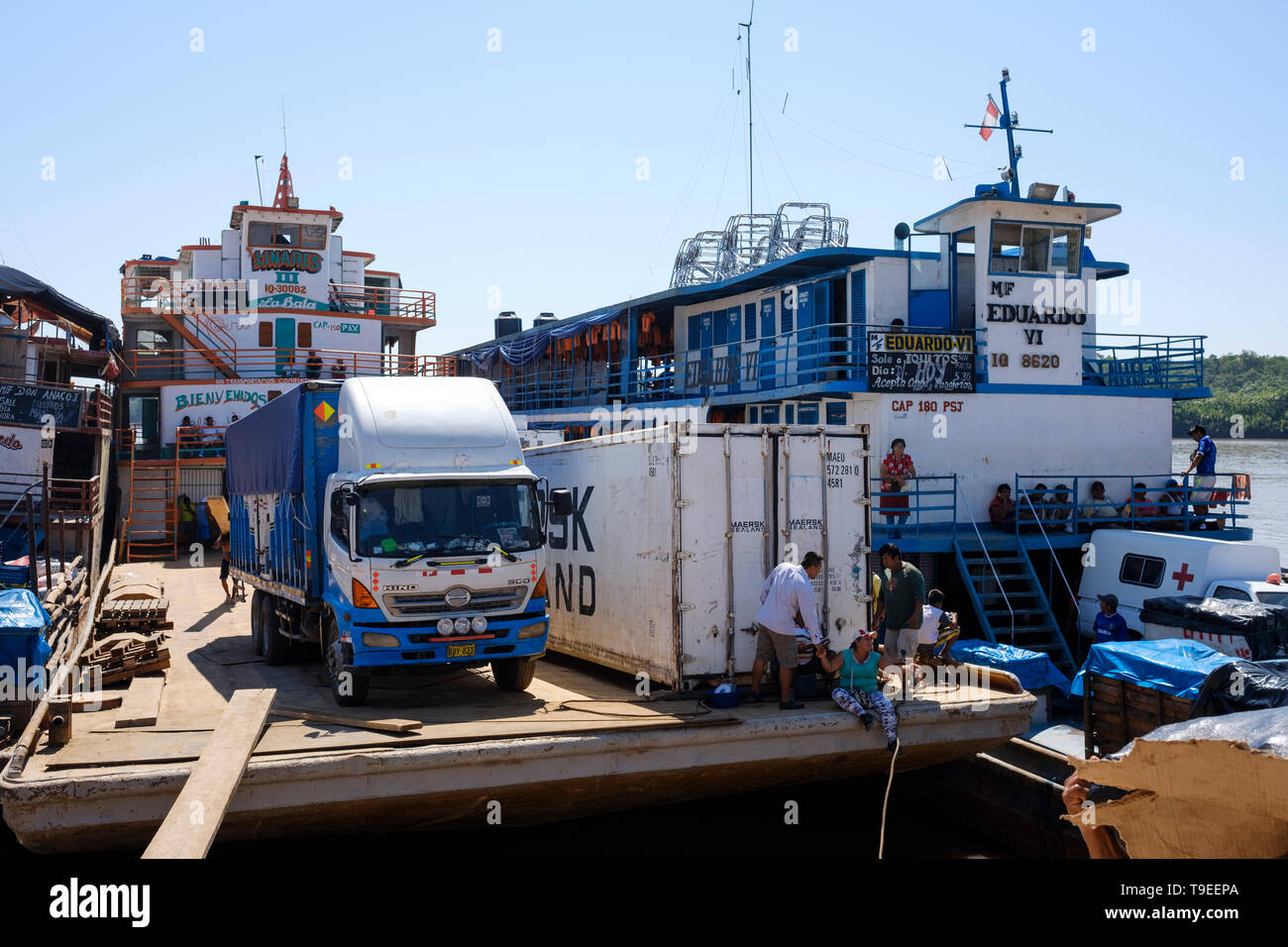 Lanchas oder Fähren angedockt in La Boca Port auf einer täglichen Leben Szene auf dieser Yurimaguas Hafen, Alto Amazonas, Loreto Provinz, Peru Stockfoto