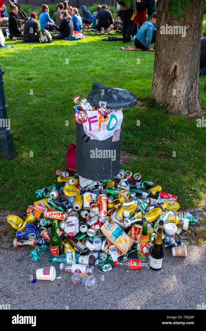 Einen Mülleimer im Bundeskanzleramt (Bundeskanzleramt) während die Nachrichten der Rücktritt von Rechtsextremen Politiker Heinz-Christian Strache, 18. Mai 2019 Stockfoto