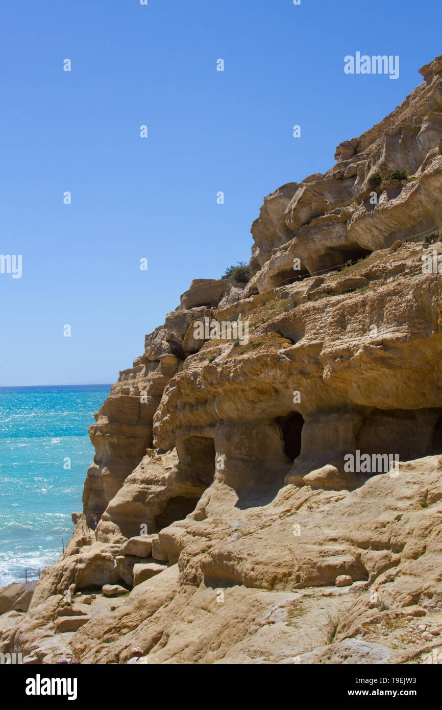 Die frühen christlichen Gräbern, geschnitzt in den Sandsteinfelsen in der Nähe von Matala auf Kreta Stockfoto