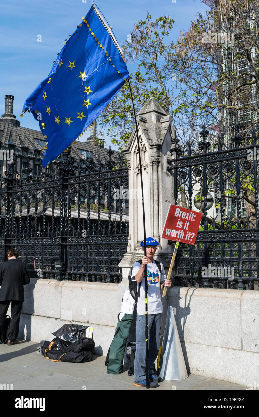 LONDON, GROSSBRITANNIEN, 15. Mai 2019: Anti Brexit Demonstrant außerhalb des britischen Parlaments in London. Stockfoto