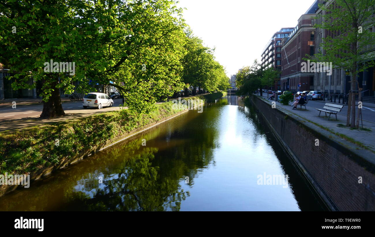 Typische und atemberaubenden Kanäle und holländische Häuser in der Stadt Den Haag, Niederlande Stockfoto