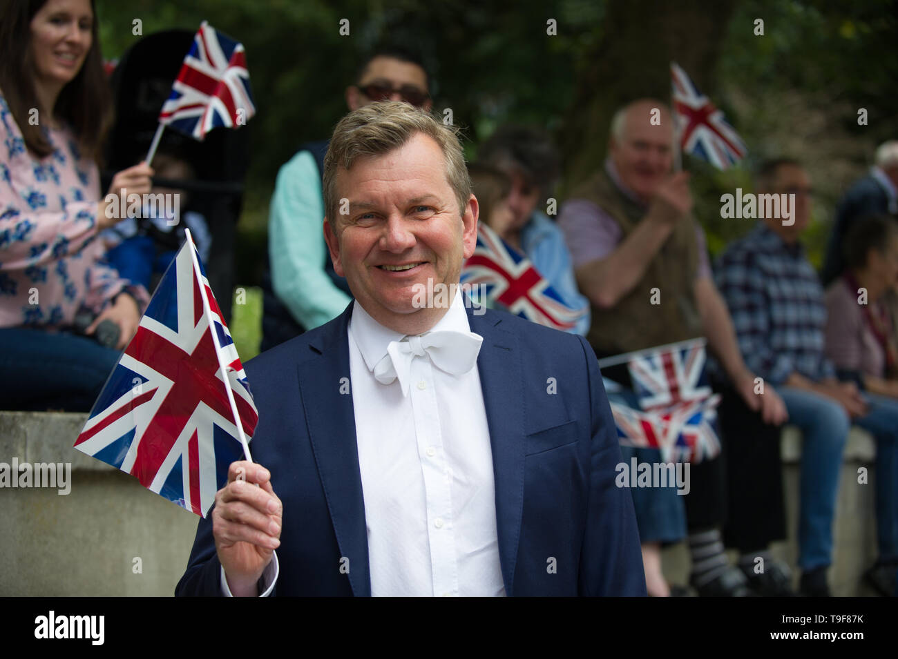 Windsor, Berkshire, Großbritannien. 18 Mai, 2019. Leiter des Royal Borough of Windsor and Maidenhead Simon Dudley war mit Gönner waren in Kraft heute in Windsor, um zu sehen, die Household Cavalry Ausübung ihres Rechts auf eine Freiheit des Eintrag Marsch durch die Stadt lange Verbindung der Haushalt der Kavallerie Regiment mit der Stadt Windsor zu feiern. Das Regiment pausierte kurz an der Guildhall ein Gruß vor der Princess Royal zu nehmen. Die Household Cavalry wurden bei Combermere Kaserne in Windsor seit über 200 Jahren und Umzug nach Salisbury Plain später im Jahr 2019. Credi Stockfoto