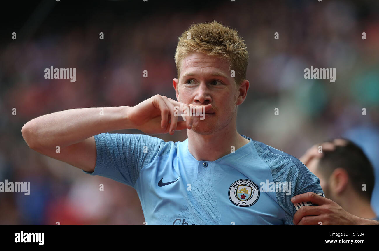 London, Großbritannien. 18. Mai 2019 von Manchester City Kevin De Bruyne feiert zählen während der Emirates FA Cup Finale zwischen Manchester City und Watford im Wembley Stadion in London. 18. Mai 2019. Redaktionelle Verwendung. Keine Verwendung mit nicht autorisierten Audio-, Video-, Daten-, Spielpläne, Verein/liga Logos oder "live" Dienstleistungen. On-line-in-Match mit 120 Bildern beschränkt, kein Video-Emulation. Keine Verwendung in Wetten, Spiele oder einzelne Verein/Liga/player Publikationen. Credit: James Boardman/Alamy leben Nachrichten Stockfoto