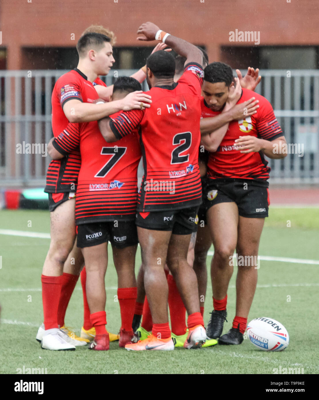 Jakob OGDEN von London Skolars gratuliert seinem nach dem Scoring versuchen Sie, während der Rugby League World Cup Qualifier Match zwischen Griechenland und Norwegen RL RL an der New River Sport & Fitness, White Hart Lane, England am 18. Mai 2019. Foto von Ken Funken. Nur die redaktionelle Nutzung, eine Lizenz für die gewerbliche Nutzung erforderlich. Keine Verwendung in Wetten, Spiele oder einer einzelnen Verein/Liga/player Publikationen. Stockfoto