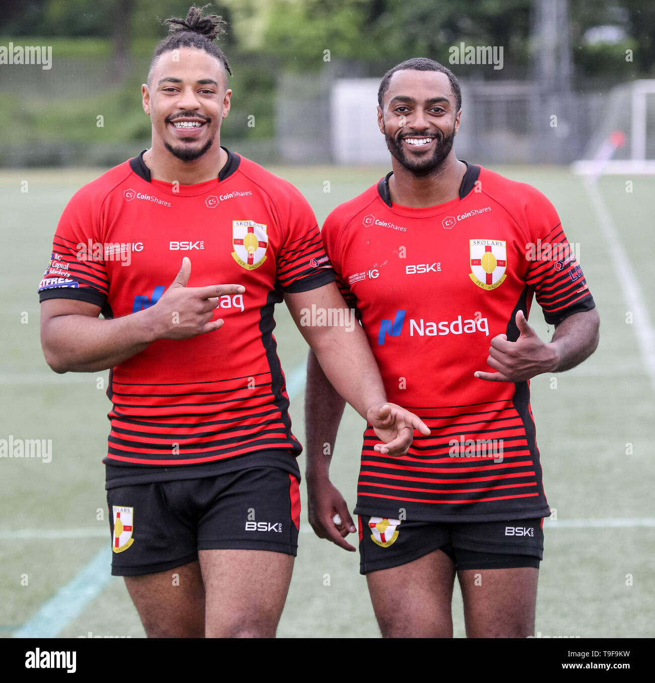 Jordan Williams von London und Skolars Iliess MACANI von London Skolars feiern den Sieg bei den Rugby League World Cup Qualifier Match zwischen Griechenland und Norwegen RL RL an der New River Sport & Fitness, White Hart Lane, England am 18. Mai 2019. Foto von Ken Funken. Nur die redaktionelle Nutzung, eine Lizenz für die gewerbliche Nutzung erforderlich. Keine Verwendung in Wetten, Spiele oder einer einzelnen Verein/Liga/player Publikationen. Stockfoto