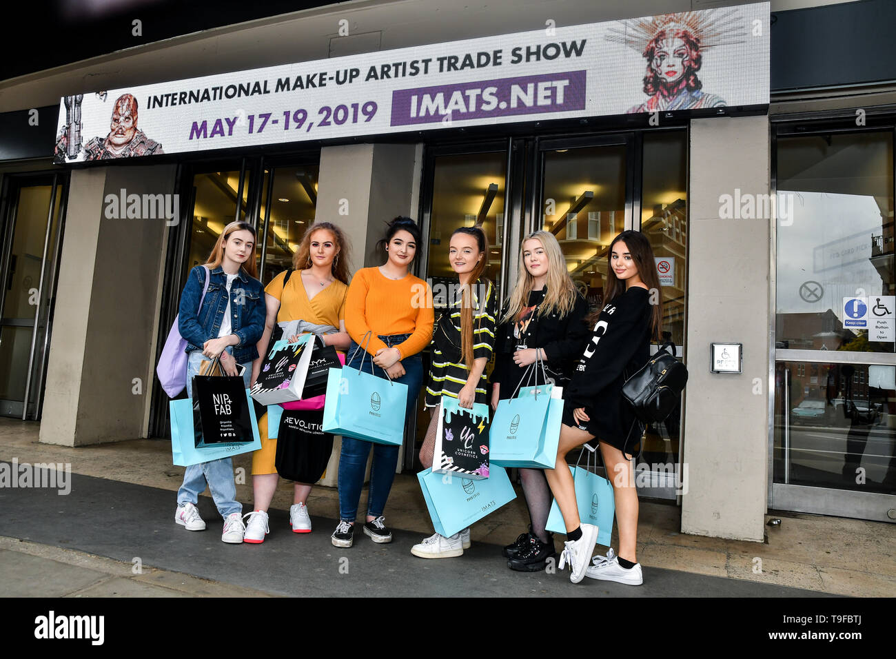 London, Großbritannien. 18 Mai, 2019. Aussteller- und Make-up-Künstler aus der ganzen Welt Demo auf IMATS am 18. Mai 2019, London, UK. Bild Capital/Alamy leben Nachrichten Stockfoto