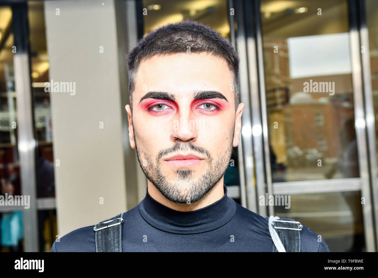 London, Großbritannien. 18 Mai, 2019. Jose Angel Make-up von huda Schönheit an IMATS London am 18. Mai 2019, London, UK. Bild Capital/Alamy leben Nachrichten Stockfoto