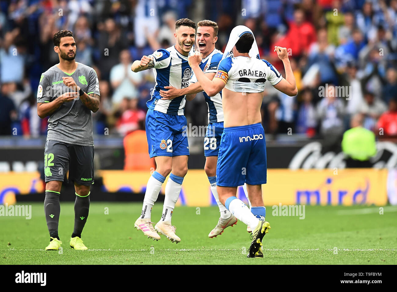 BARCELONA, 18-05-2019. LaLiga 2018 / 2019 Datum 38. Espanyol-Real Sociedad. Esteban Granero der RCD Espanyol feiert die Europa League Klassifizierung mit Mario Hermoso und Adria Pedrosa während des Spiels Espanyol-Real Sociedad. Stockfoto