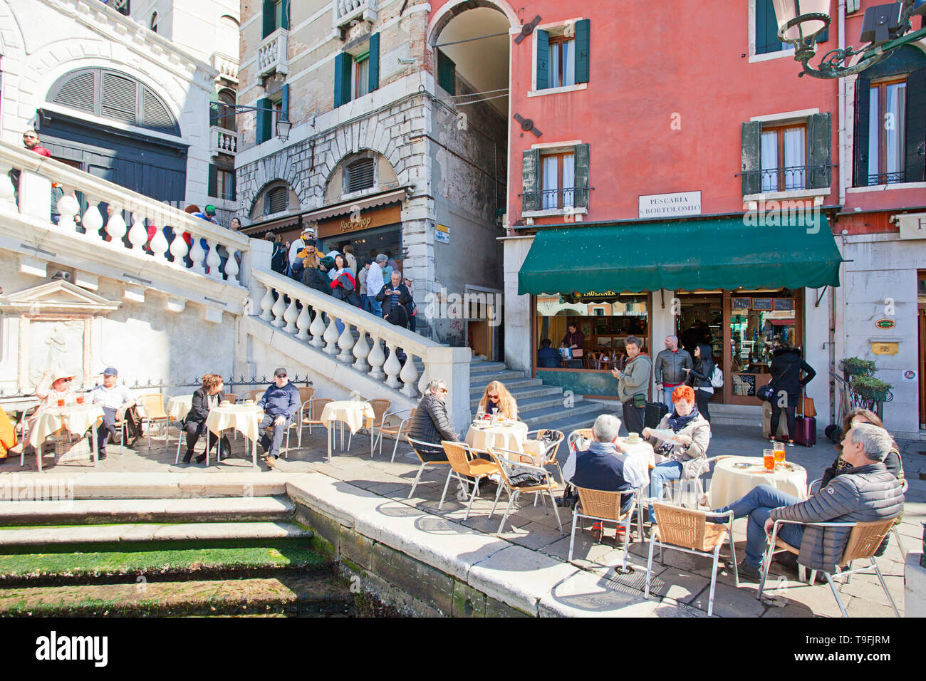 Menschenmassen Restaurant in Venedig, Italien Stockfoto