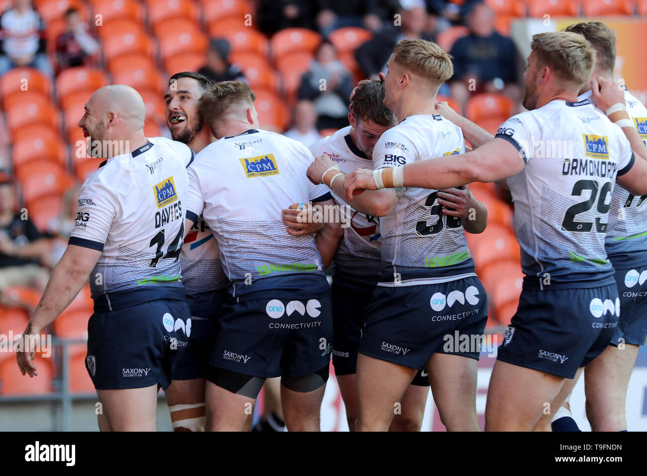 Featherstone Rover feiern, nachdem Tom Holmes Kerben während der Betfred Meisterschaft Sommer Bash Gleiches an, Blackpool. Stockfoto