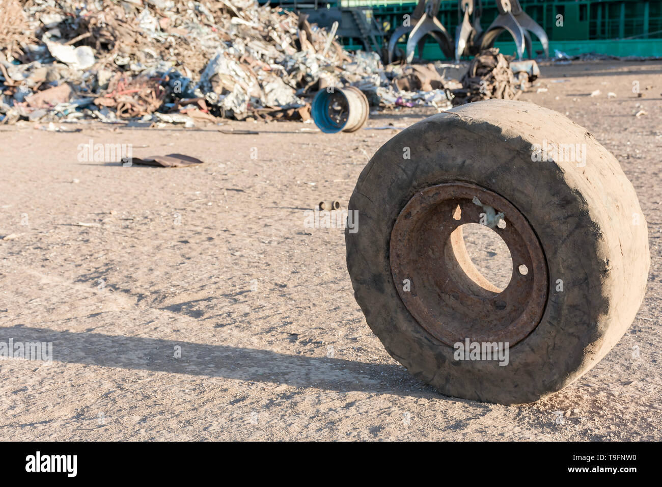 Verschiedene Jobs im Hafen, Metall Recycling. Stockfoto