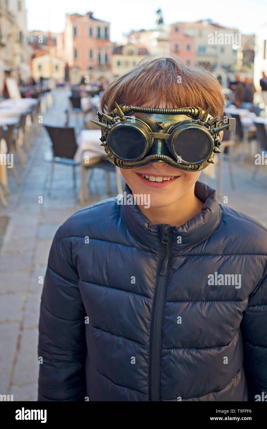 Steampunk masken -Fotos und -Bildmaterial in hoher Auflösung – Alamy