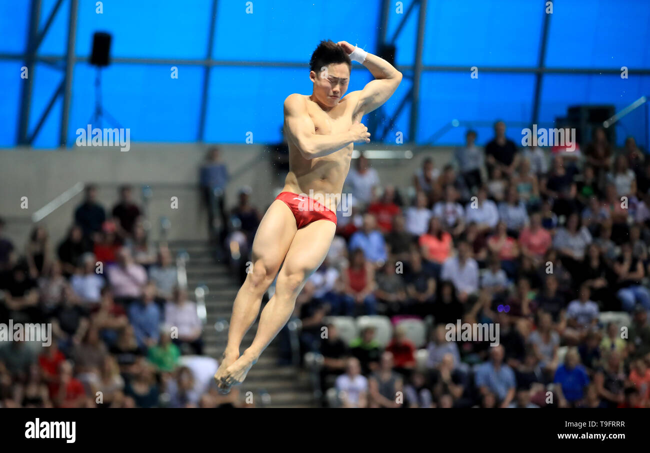 Chinas Zongyuan Wang in der 3-m-Sprungbrett Final bei Tag zwei Der Diving World Series in London Aquatics Centre, London. Stockfoto