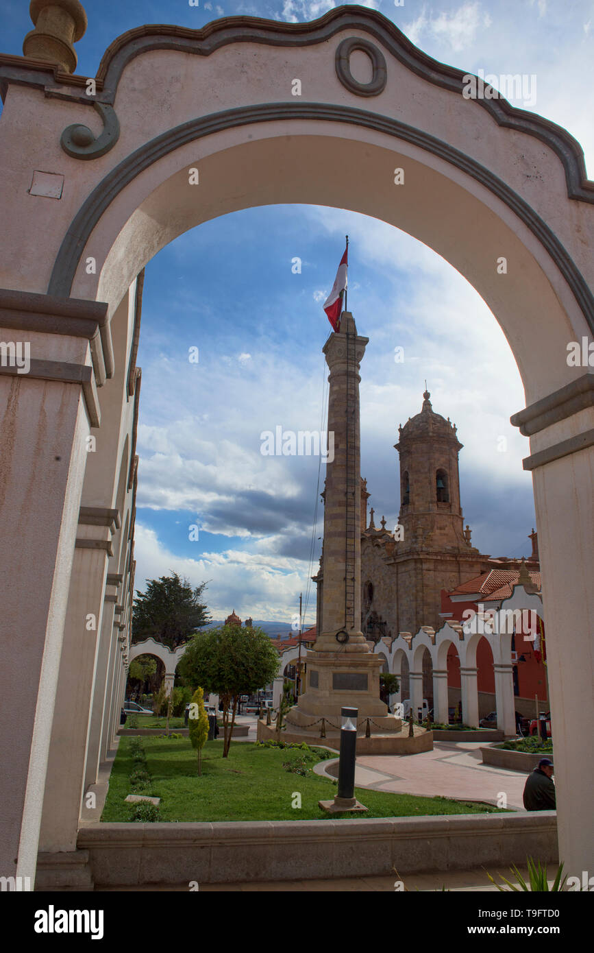 Der Obelisk an der Plaza 10 de Septiembre, Potosi, Bolivien Stockfoto
