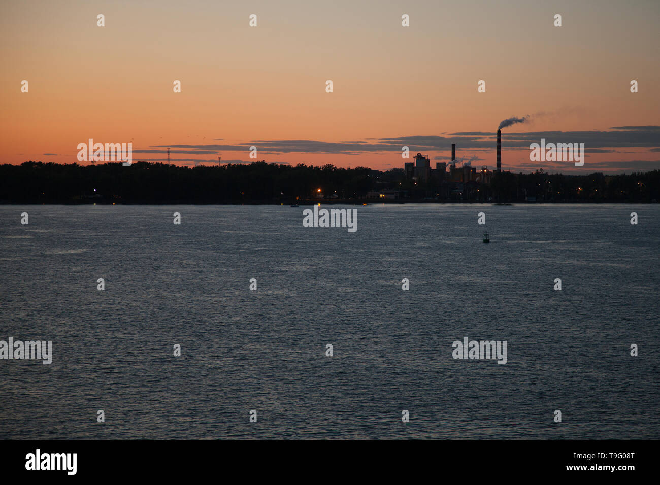 Trois-Rivières Hafen bei Sonnenuntergang, von der Saint-Laurent Fluss in Québec, Kanada Stockfoto