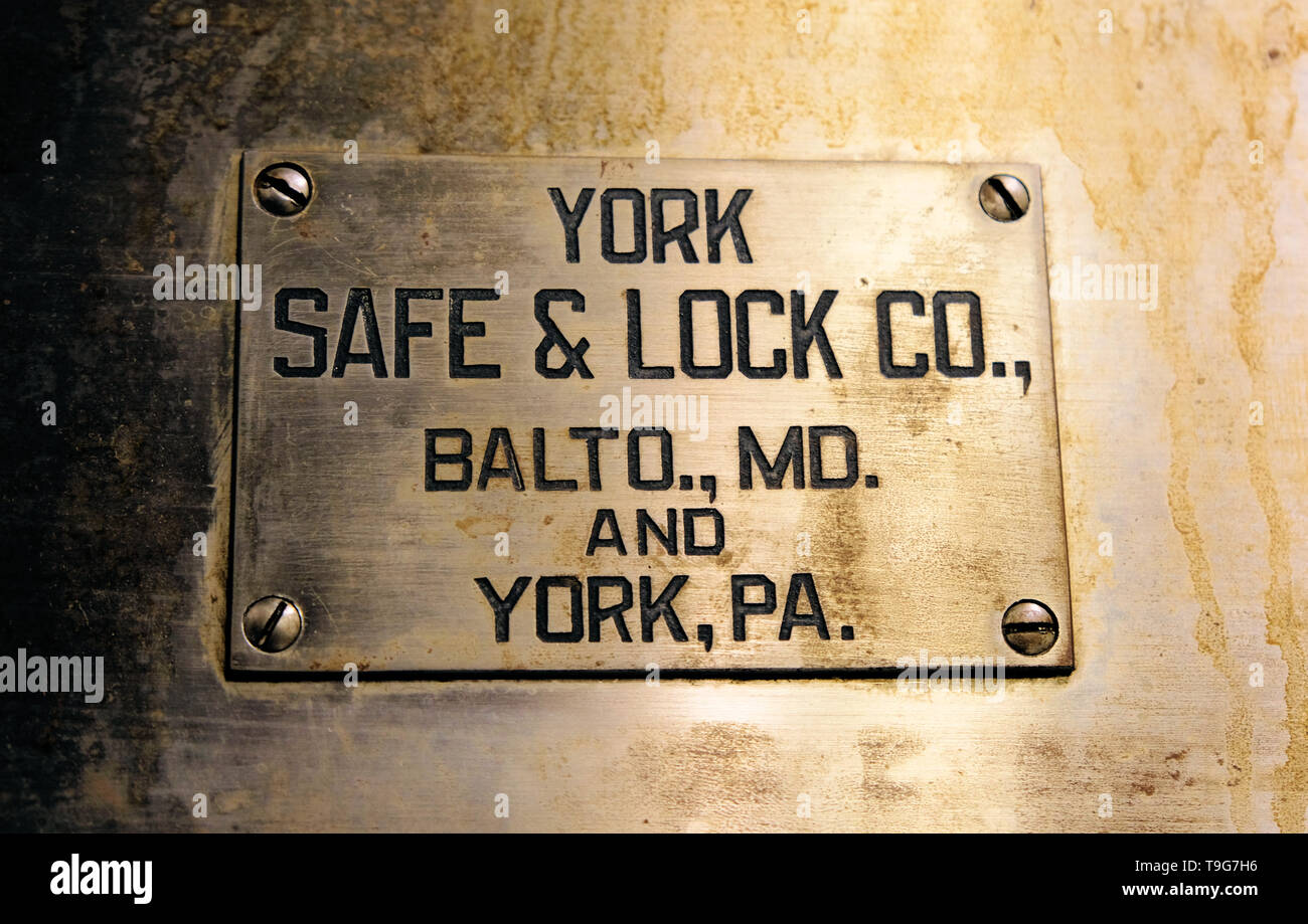 Metallplatte auf eine alte Bank vault Am 21c Museum Hotel in Durham, North Carolina, USA; New York Sicher & Co., Balto, MD., York, PA. Stockfoto