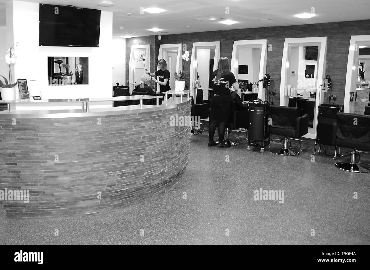 Unisex Hair Salon Stockfotos Und Bilder Kaufen Alamy