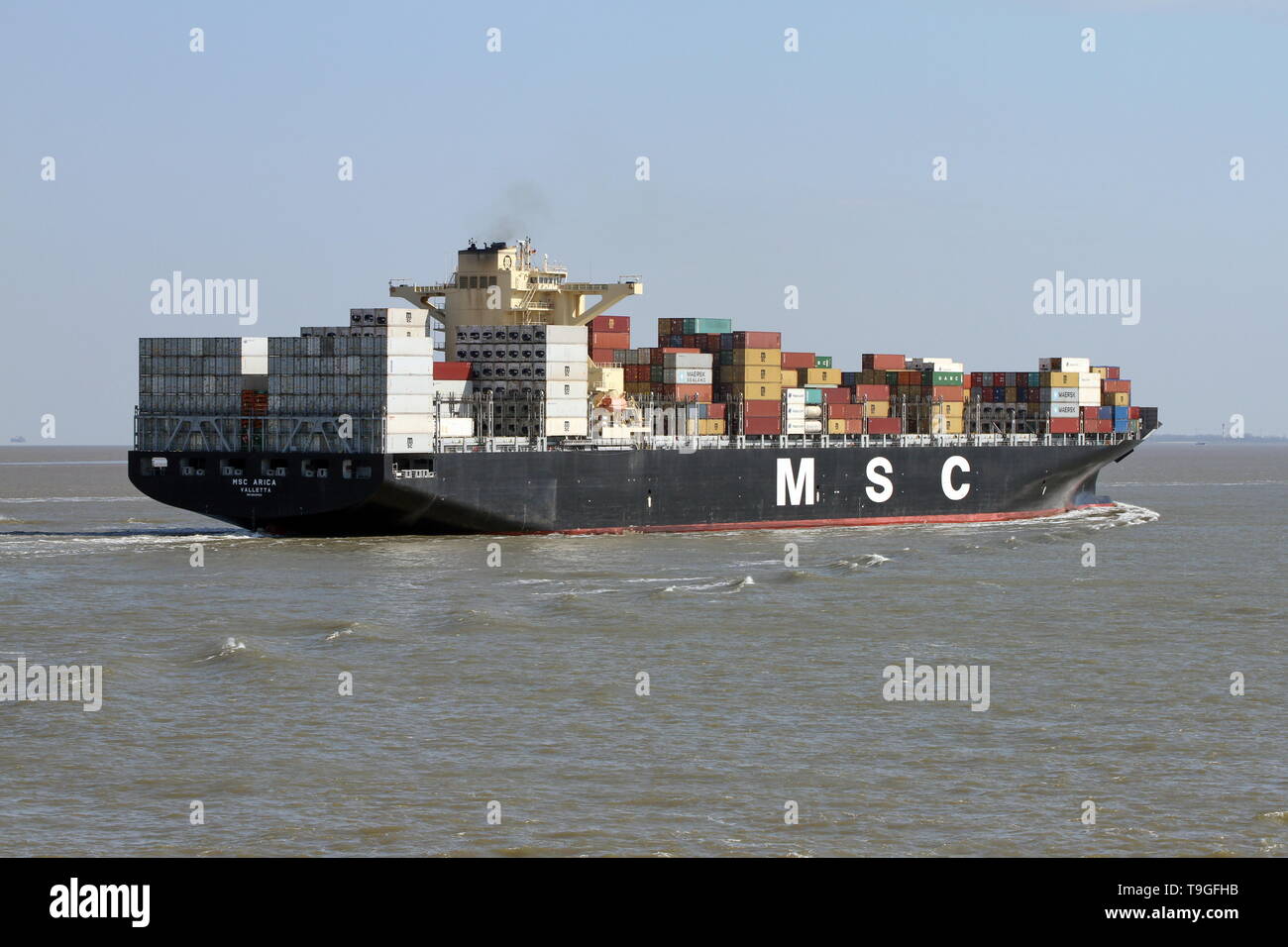 Das containerschiff MSC Arica geht am 15. April 2019 Cuxhaven und weiter in den Hafen von Hamburg. Stockfoto