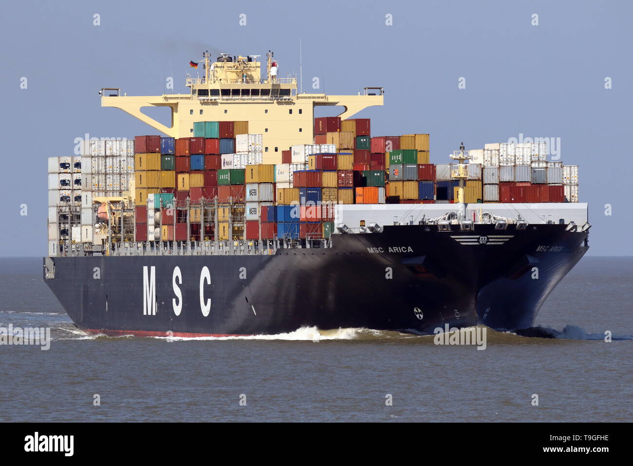 Das containerschiff MSC Arica geht am 15. April 2019 Cuxhaven und weiter in den Hafen von Hamburg. Stockfoto