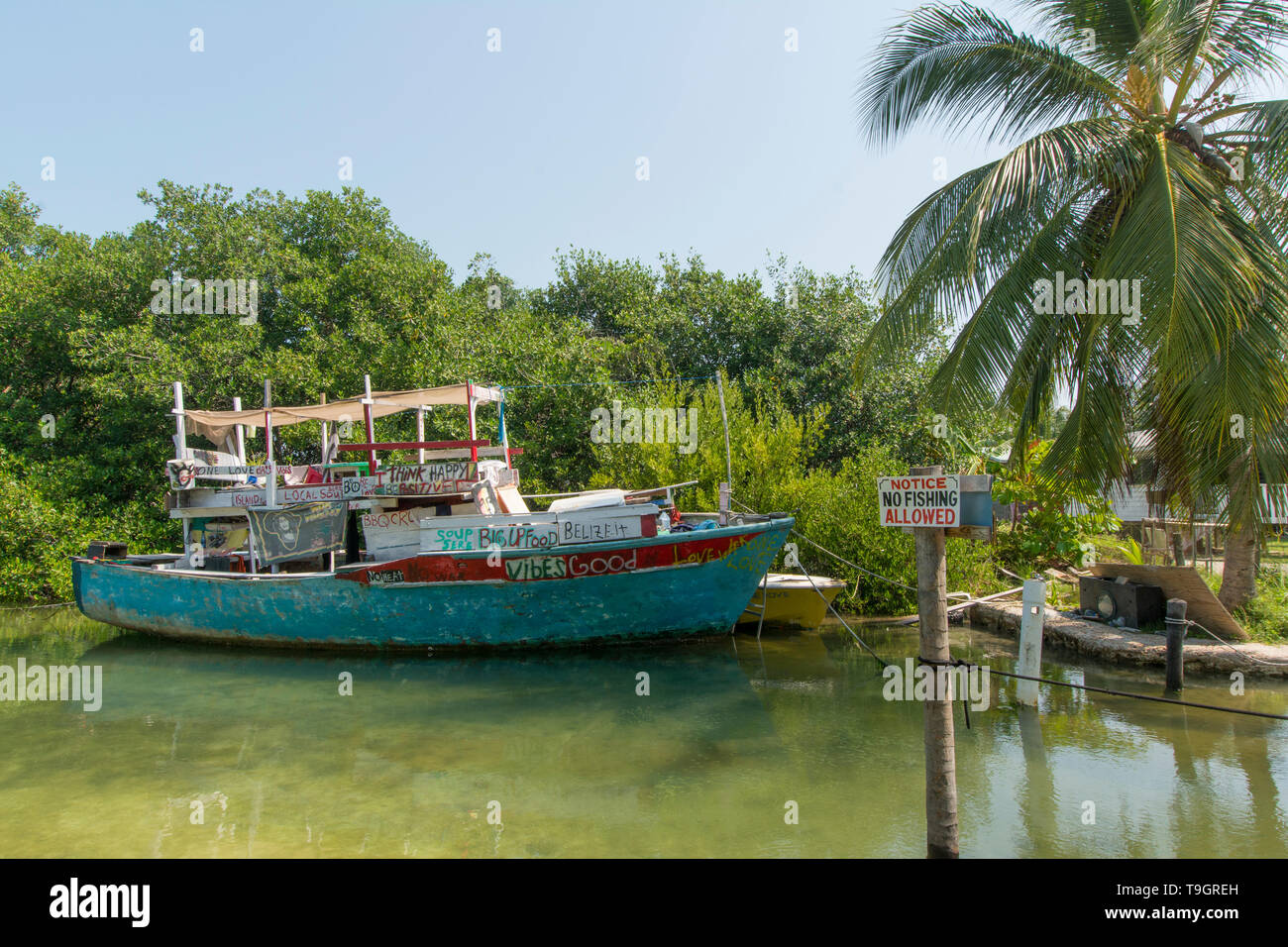 Örtliche Fischerei und Party Boot, Caye Caulker, Belize Stockfoto