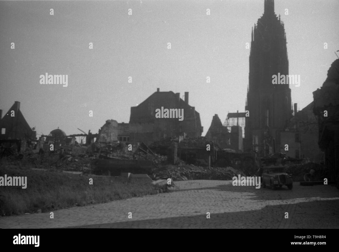 Ruinen und Wiederaufbau Frankfurt am Main 1945 bis 1949 Frankfurter Dom-Riuns und Reonstruction Frankfurt/a.M. 1945 bis 1949 Frankfurter Dom Stockfoto