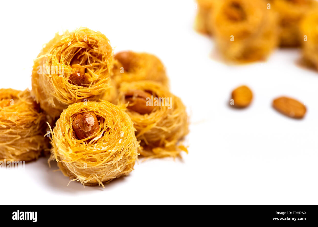 Arabisch kadayif baklava Dessert mit Cashew-nüssen isoliert Stockfoto