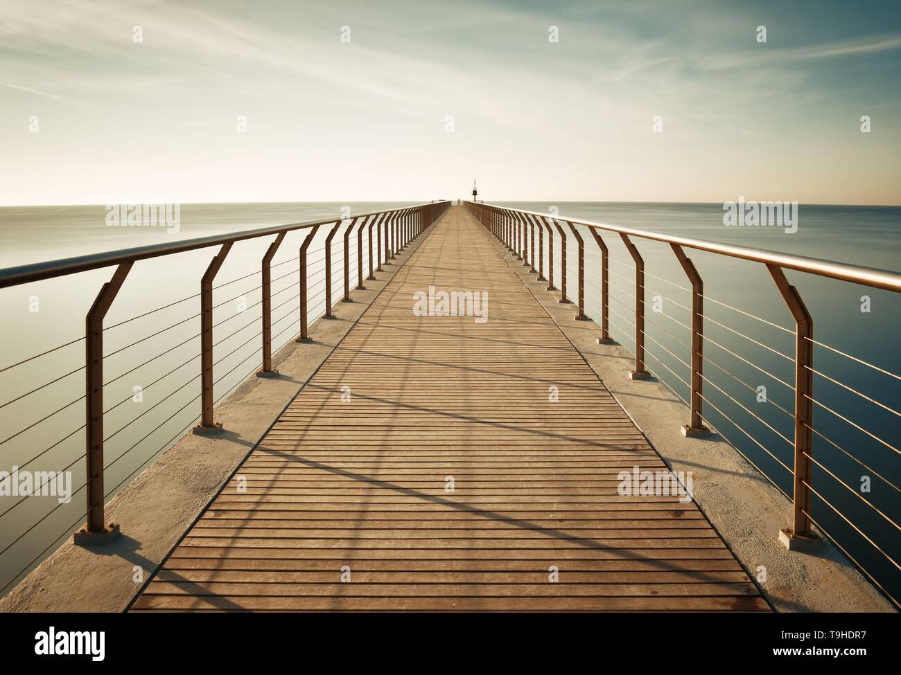 Pont Del Petroli bei Sonnenaufgang in Barcelona in Spanien Stockfoto