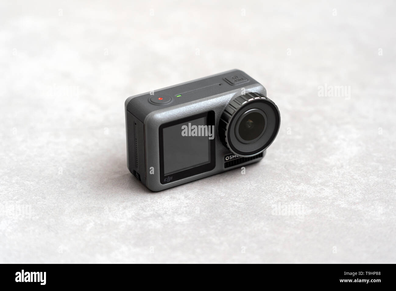 CHINA, Shanghai - 18. MAI 2019. Detailansicht des DJI OSMO MASSNAHMEN UND KONKRETE HINTERGRUND. Stockfoto