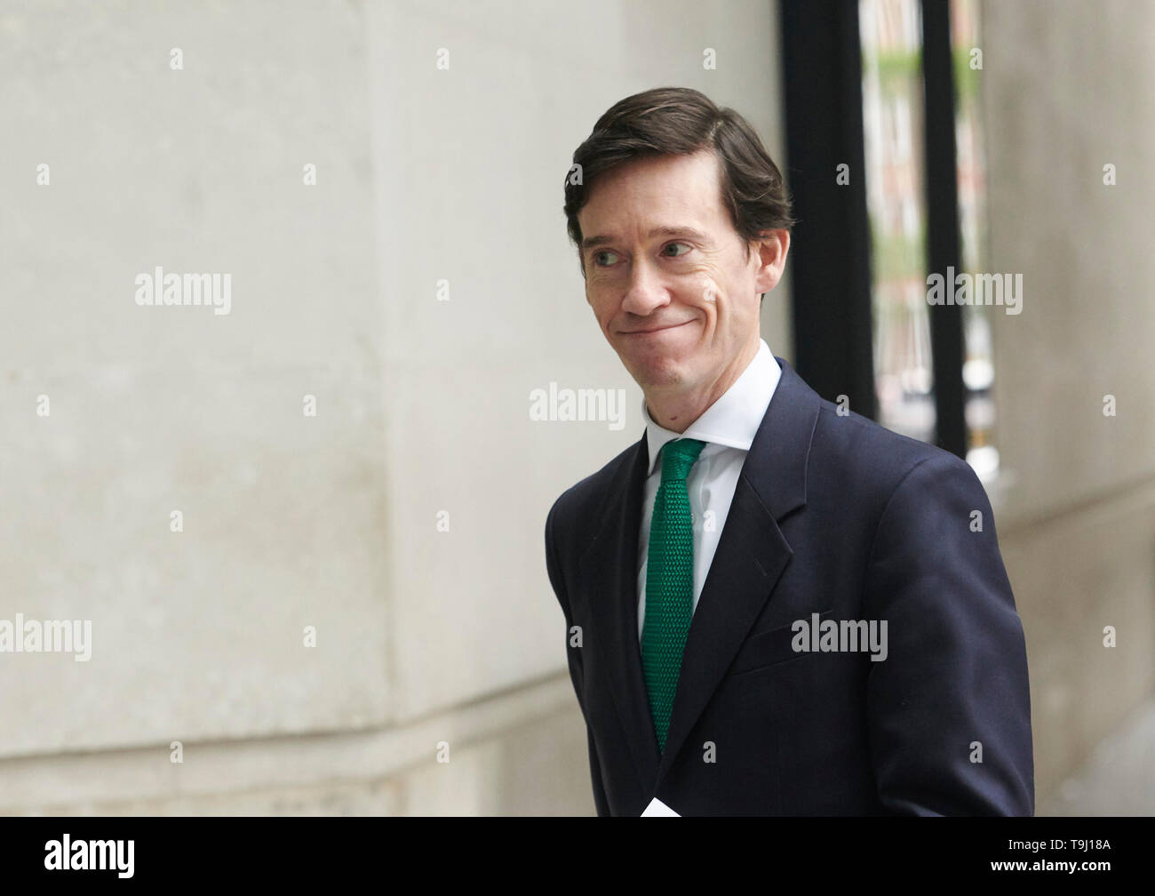 London, Großbritannien. 19. Mai 2019. Rory Stewart Ministerin für Internationale Entwicklung, kommt an der BBC Broadcasting House, vor seinem Auftritt auf der Andrew Marr Show. Quelle: Thomas Bowles/Alamy leben Nachrichten Stockfoto