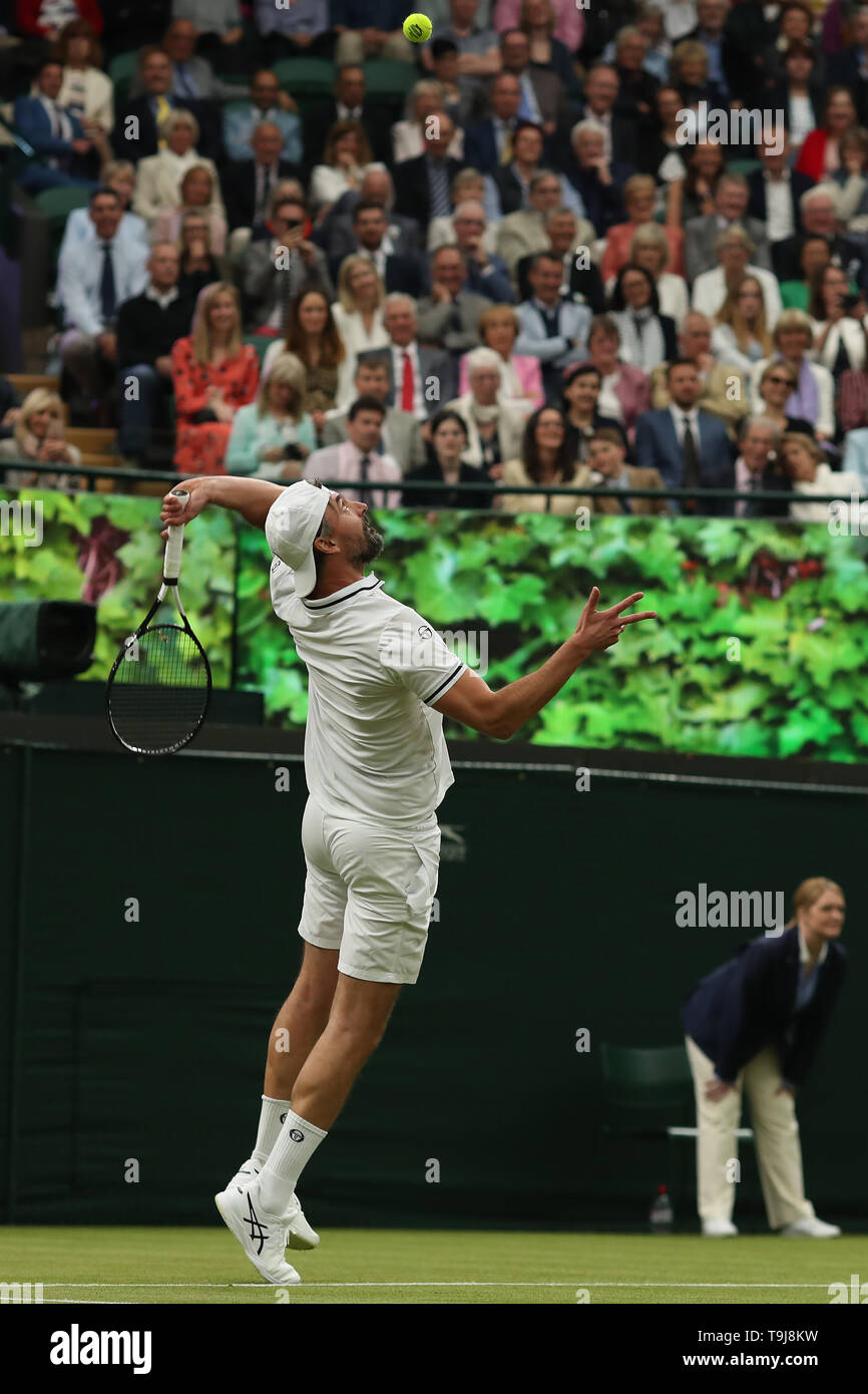 London, Großbritannien. 19. Mai 2019. Wimbledon Tennis Spieler Tag; Goran Ivanisevic (CRO) dient der Credit: Aktion Plus Sport Bilder/Alamy leben Nachrichten Stockfoto