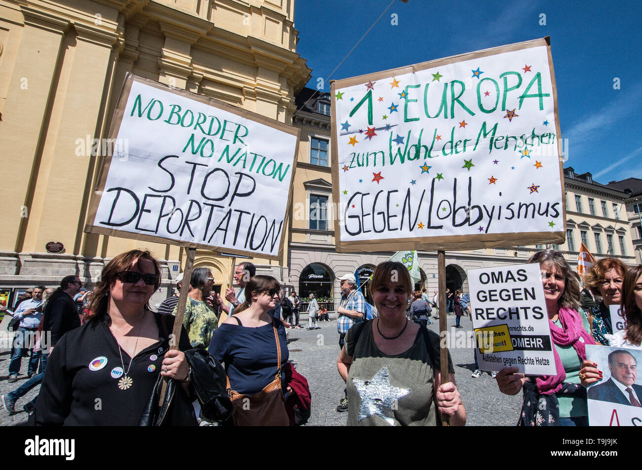 München, Bayern, Deutschland. 19 Mai, 2019. Teilnahme an mindestens sechs anderen Städten, ca. 20.000 in München am berühmten Odeonsplatz gegen den Aufstieg der neuen Nationalismus in Europa demonstriert. Die Koalition demonstriert zu ermutigen, die Zahl der pro-demokratischen Wählern auf Mai zu gehen 26. in den Europawahlen, die niedrige Wahlbeteiligung, die weitgehend fringe Gunst und rechtsextremen Kandidaten zu kompensieren. Credit: Sachelle Babbar/ZUMA Draht/Alamy leben Nachrichten Stockfoto