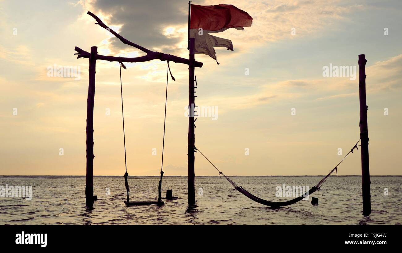 Indonesische Schwingen auf Gili Inseln bei Sonnenuntergang Stockfoto