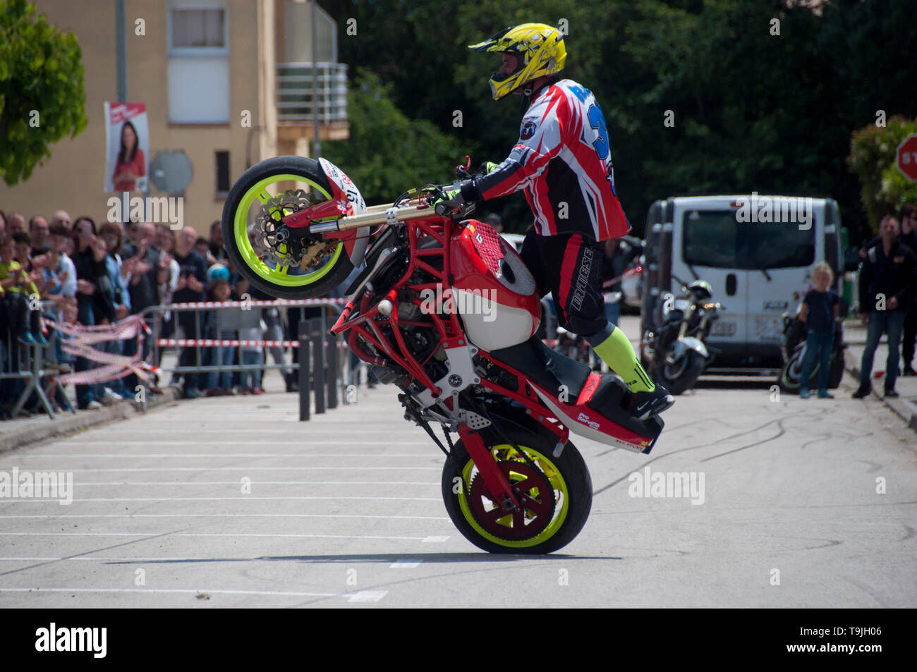 Motorrad stunt Rider in Aktion Katalonien, Spanien Stockfoto