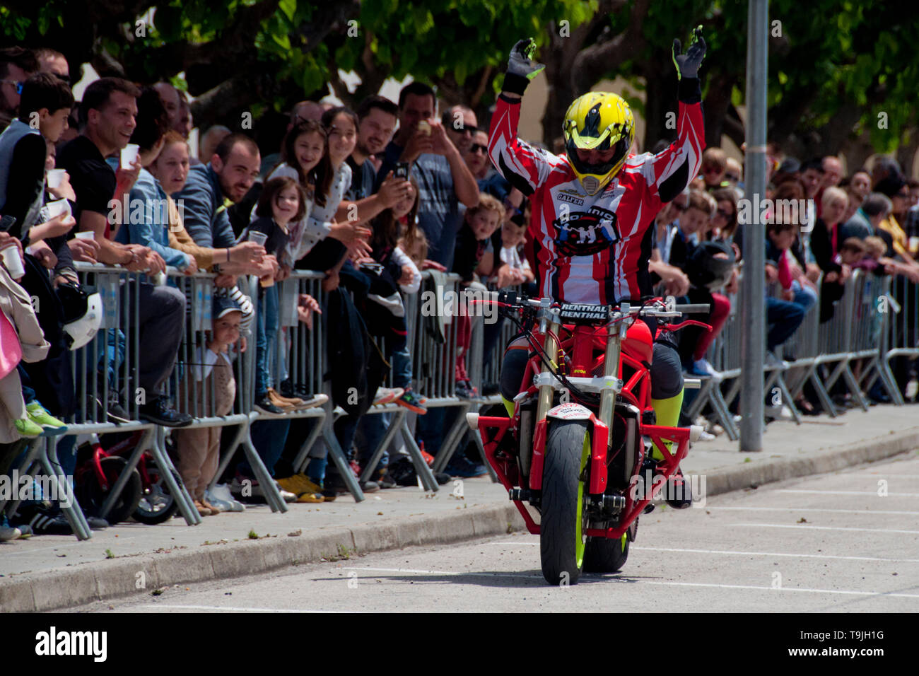 Motorrad stunt Rider in Aktion Katalonien, Spanien Stockfoto