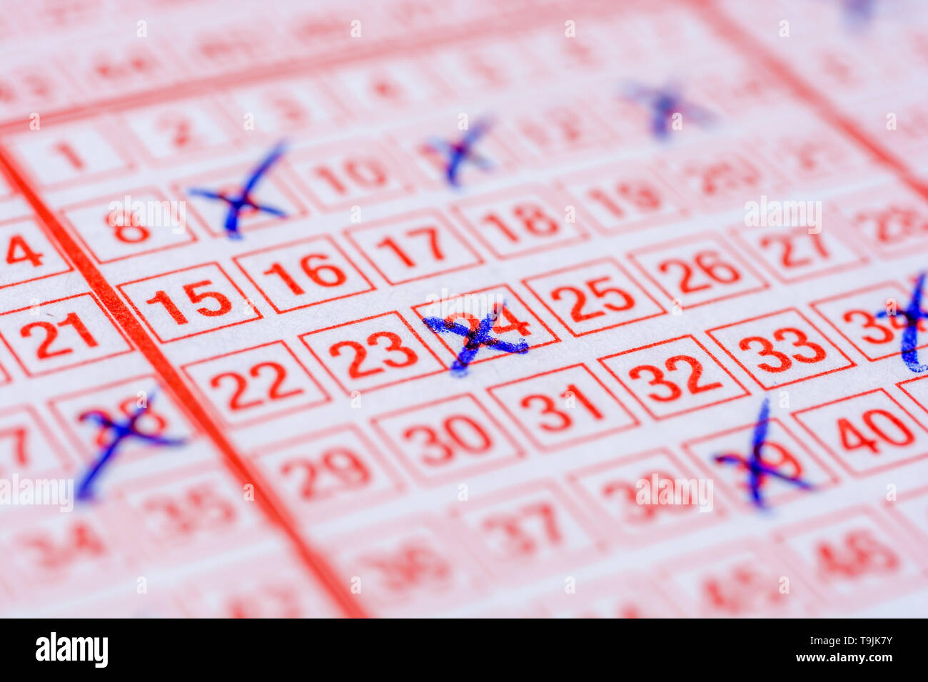 Lottery ticket mit dem Kreuze an der richtigen Stelle Stockfoto