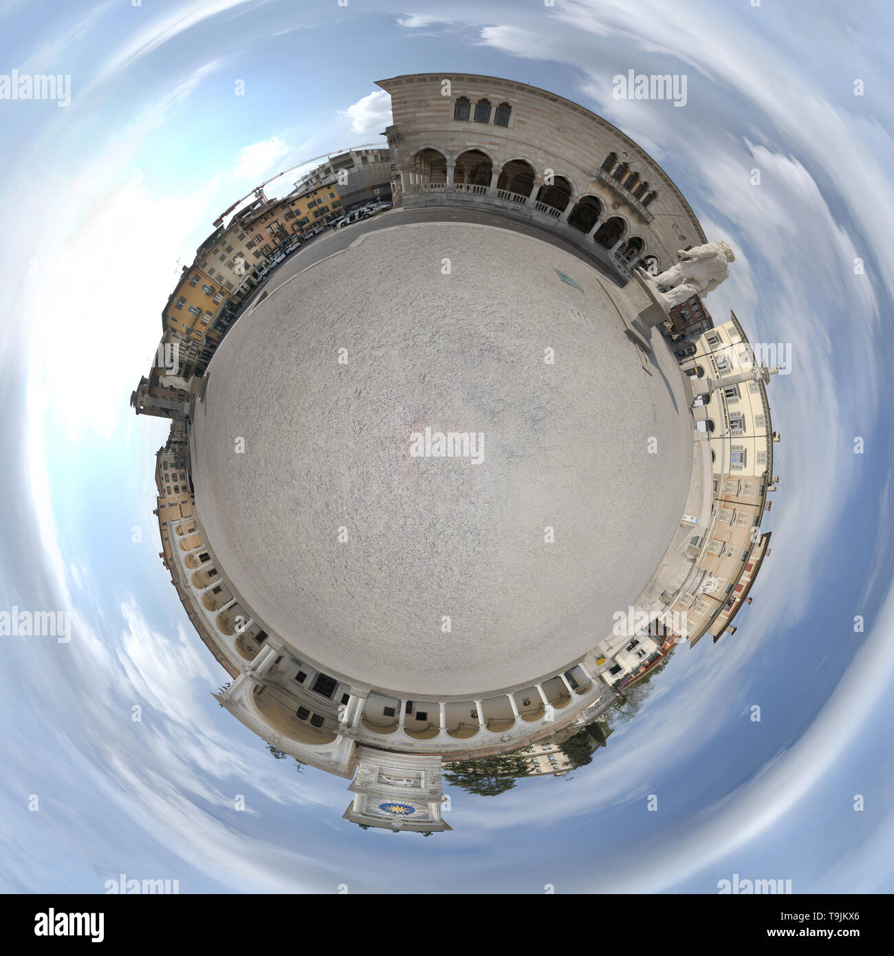 Ein Panoramablick von Liberty Square in Udine, Friaul-Julisch Venetien, Italien Stockfoto