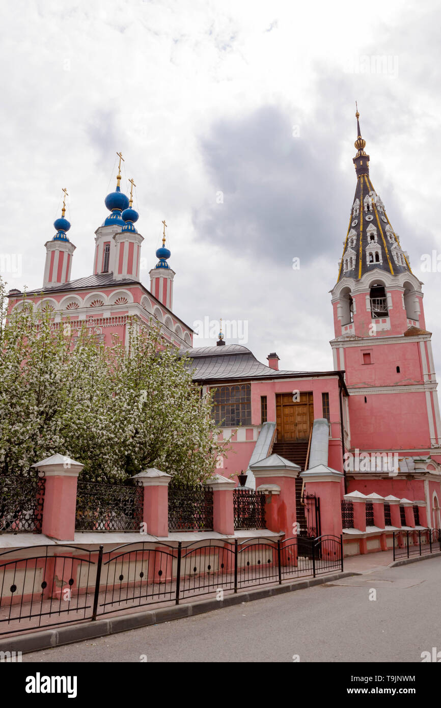 St. George's Cathedral einer der schönsten Tempel in den alten Teil der Stadt Kaluga, RussiaBeautiful Tempel von Ortodox St. George's Cathedra Stockfoto