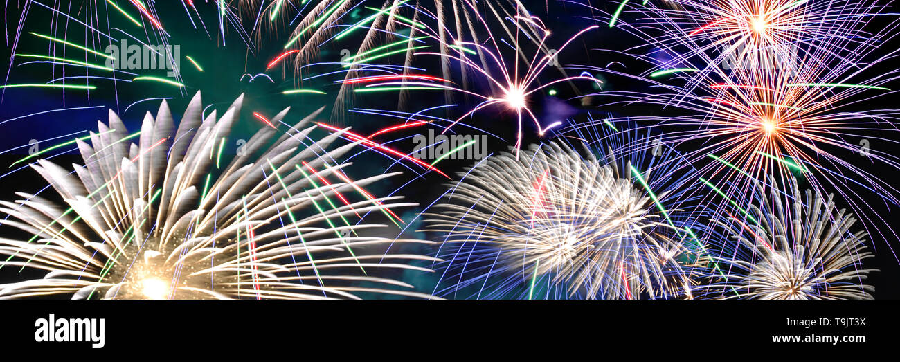 Buntes Feuerwerk Panoramablick Hintergrund Stockfoto