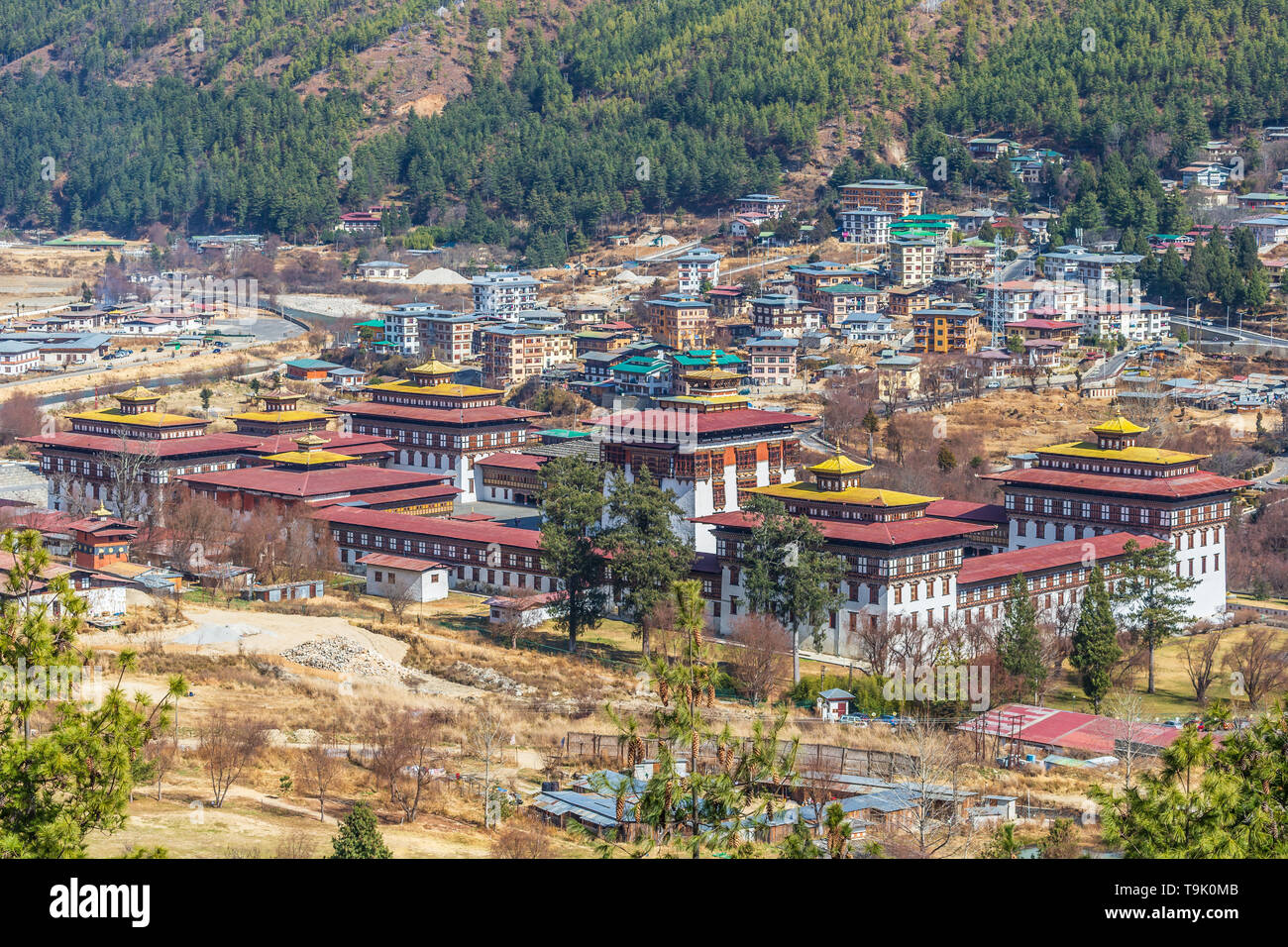 Der Dzong in der Hauptstadt von Bhutan. Es beherbergt ein Kloster und staatlichen Büroräume, die mit dem Königtum verbunden sind. Stockfoto