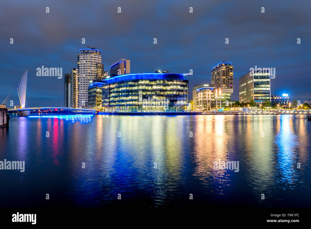 Nacht Blick auf TV-Studio Gebäude in Media City, Salford Quays, Manchester, Vereinigtes Königreich Stockfoto