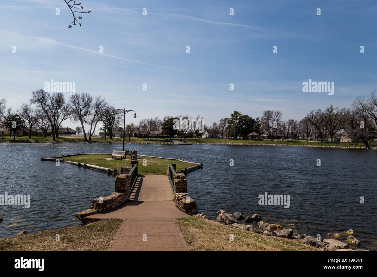 Kansas Angelsee mit Bäumen Stockfoto